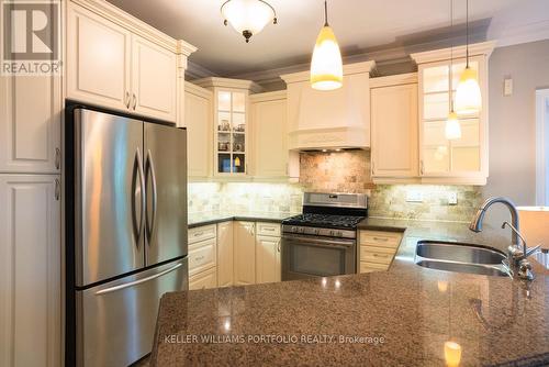 3122 Cardross Court, Oakville, ON - Indoor Photo Showing Kitchen With Double Sink With Upgraded Kitchen