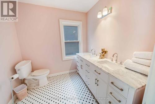 21 Sunset Avenue, Hamilton, ON - Indoor Photo Showing Bathroom