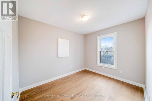 21 Sunset Avenue, Hamilton, ON - Indoor Photo Showing Other Room