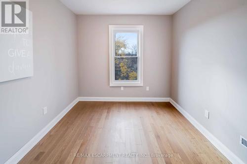 21 Sunset Avenue, Hamilton, ON - Indoor Photo Showing Other Room