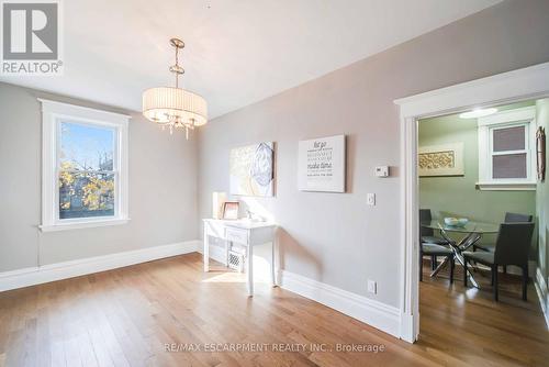 21 Sunset Avenue, Hamilton, ON - Indoor Photo Showing Other Room