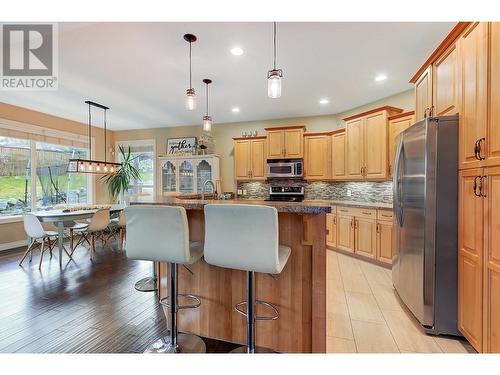 4897 Warbler Court, Kelowna, BC - Indoor Photo Showing Kitchen With Upgraded Kitchen