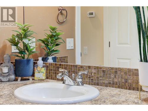 4897 Warbler Court, Kelowna, BC - Indoor Photo Showing Bathroom