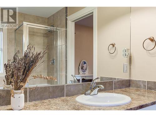 4897 Warbler Court, Kelowna, BC - Indoor Photo Showing Bathroom