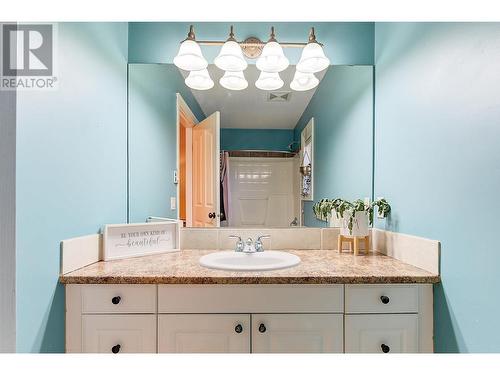 4897 Warbler Court, Kelowna, BC - Indoor Photo Showing Bathroom