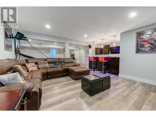 4897 Warbler Court, Kelowna, BC - Indoor Photo Showing Living Room