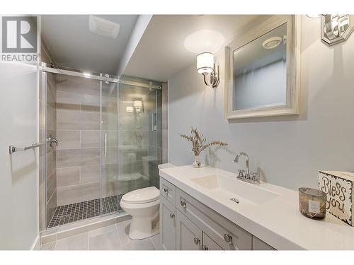 4897 Warbler Court, Kelowna, BC - Indoor Photo Showing Bathroom