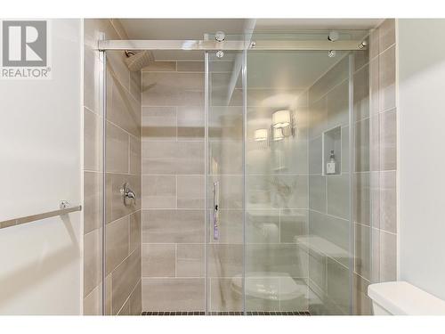 4897 Warbler Court, Kelowna, BC - Indoor Photo Showing Bathroom