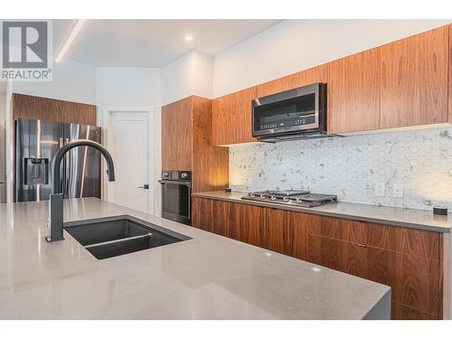 1130 Sun Peaks Road Unit# 500, Sun Peaks, BC - Indoor Photo Showing Kitchen With Double Sink