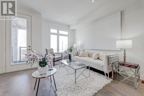 833 Port Darlington Road, Clarington, ON - Indoor Photo Showing Living Room