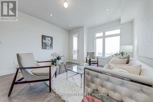 833 Port Darlington Road, Clarington, ON - Indoor Photo Showing Living Room