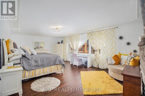 8411 Russell Road, Ottawa, ON - Indoor Photo Showing Bedroom