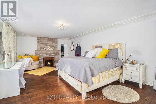 8411 Russell Road, Ottawa, ON - Indoor Photo Showing Bedroom