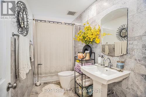 8411 Russell Road, Ottawa, ON - Indoor Photo Showing Bathroom