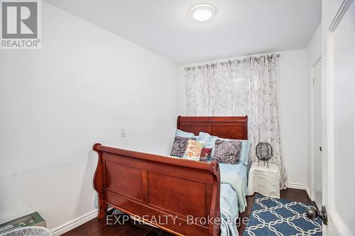 8411 Russell Road, Ottawa, ON - Indoor Photo Showing Bedroom