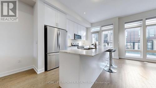 7 Ingersoll Lane, Richmond Hill, ON - Indoor Photo Showing Kitchen With Stainless Steel Kitchen With Upgraded Kitchen