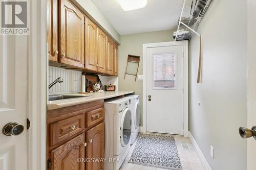 870 Chippenham Drive, Mississauga, ON - Indoor Photo Showing Laundry Room