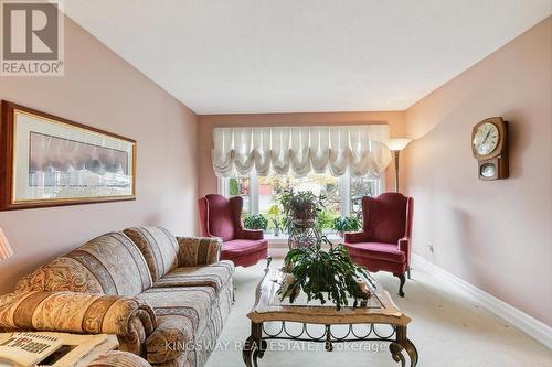 870 Chippenham Drive, Mississauga, ON - Indoor Photo Showing Living Room