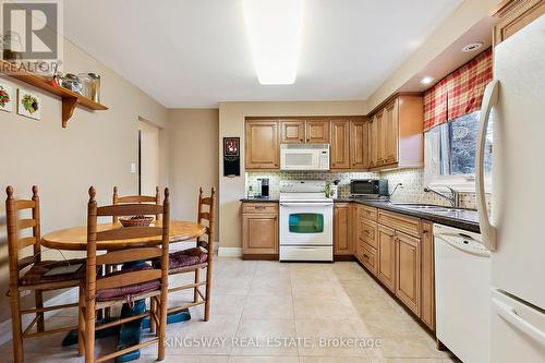 870 Chippenham Drive, Mississauga, ON - Indoor Photo Showing Kitchen With Double Sink