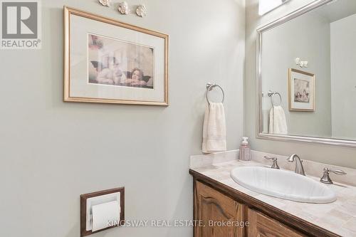 870 Chippenham Drive, Mississauga, ON - Indoor Photo Showing Bathroom