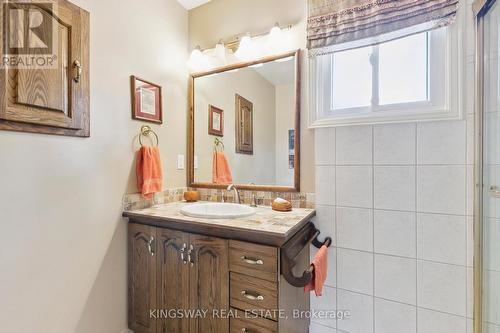 870 Chippenham Drive, Mississauga, ON - Indoor Photo Showing Bathroom