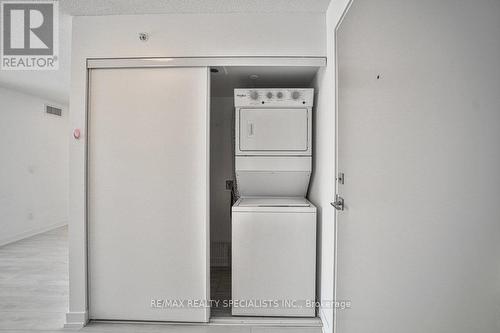 A402 - 1117 Cooke Boulevard, Burlington, ON - Indoor Photo Showing Laundry Room