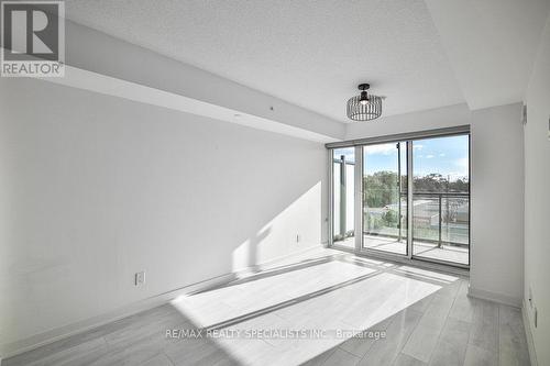 A402 - 1117 Cooke Boulevard, Burlington, ON - Indoor Photo Showing Other Room