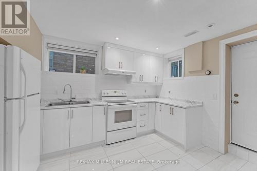 1053 Eager Road, Milton, ON - Indoor Photo Showing Kitchen