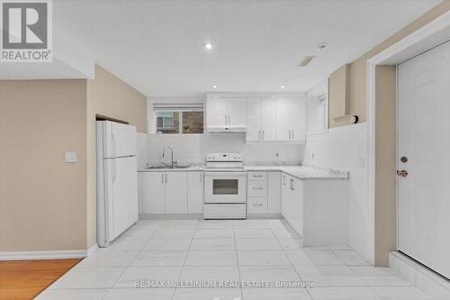 1053 Eager Road, Milton, ON - Indoor Photo Showing Kitchen