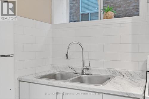 1053 Eager Road, Milton, ON - Indoor Photo Showing Kitchen With Double Sink