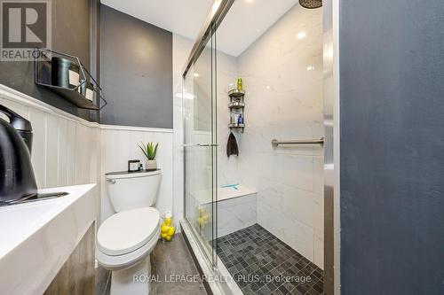 16 Case Street, Hamilton, ON - Indoor Photo Showing Bathroom