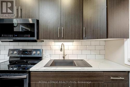 16 Case Street, Hamilton, ON - Indoor Photo Showing Kitchen