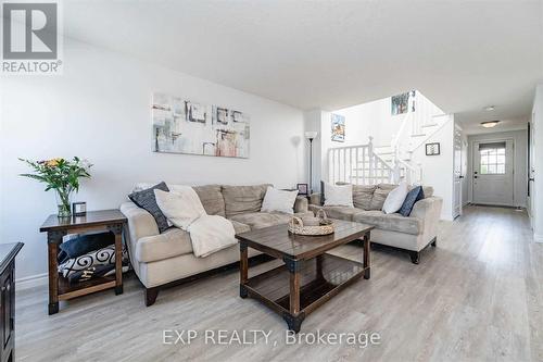 947 Atlantic Boulevard, Waterloo, ON - Indoor Photo Showing Living Room