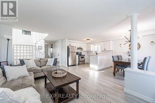 947 Atlantic Boulevard, Waterloo, ON - Indoor Photo Showing Living Room