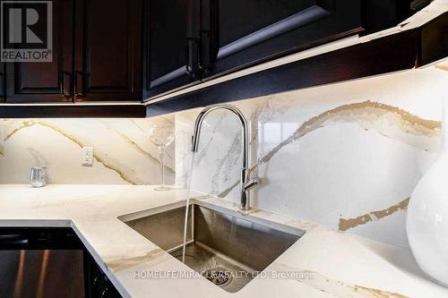 602 - 560 North Service Road, Grimsby, ON - Indoor Photo Showing Kitchen