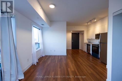 719 - 1 Wellington Street, Brant, ON - Indoor Photo Showing Kitchen