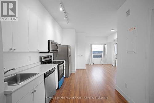 719 - 1 Wellington Street, Brant, ON - Indoor Photo Showing Kitchen