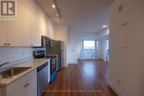 719 - 1 Wellington Street, Brant, ON - Indoor Photo Showing Kitchen