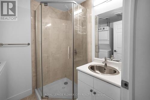 719 - 1 Wellington Street, Brant, ON - Indoor Photo Showing Bathroom