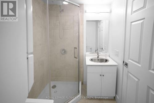 719 - 1 Wellington Street, Brant, ON - Indoor Photo Showing Bathroom