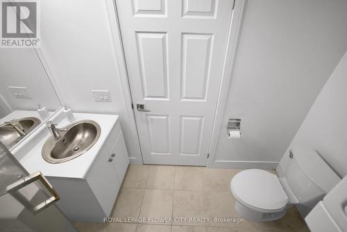 719 - 1 Wellington Street, Brant, ON - Indoor Photo Showing Laundry Room