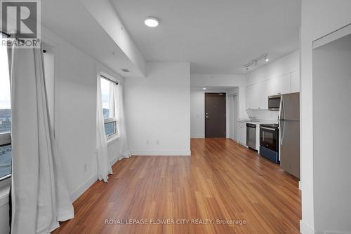 719 - 1 Wellington Street, Brant, ON - Indoor Photo Showing Kitchen