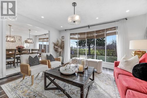 53 Winding Way, Brantford, ON - Indoor Photo Showing Living Room