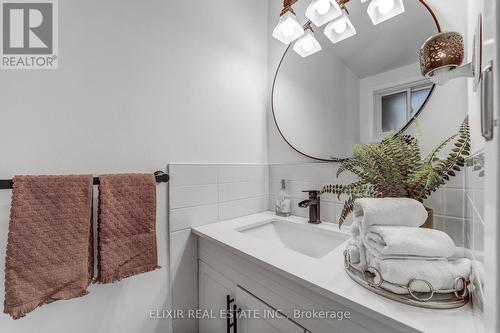 53 Winding Way, Brantford, ON - Indoor Photo Showing Bathroom