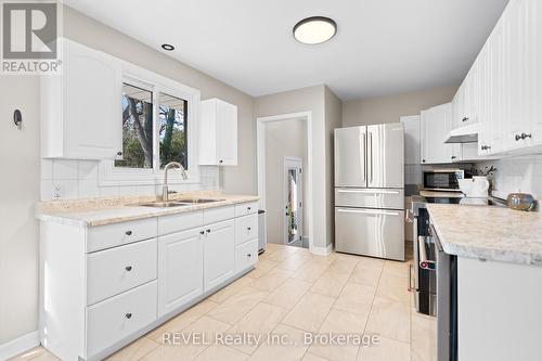 6 Stella Street, Pelham (662 - Fonthill), ON - Indoor Photo Showing Kitchen With Double Sink