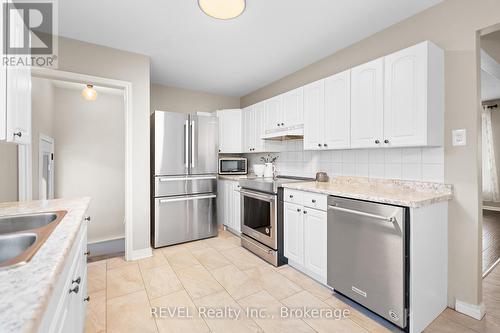 6 Stella Street, Pelham (662 - Fonthill), ON - Indoor Photo Showing Kitchen With Double Sink