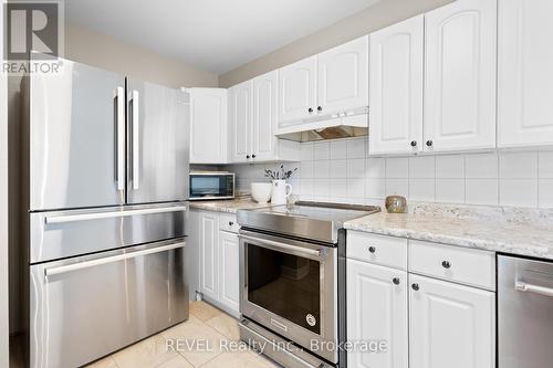 6 Stella Street, Pelham (662 - Fonthill), ON - Indoor Photo Showing Kitchen