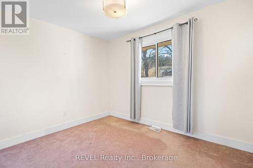 6 Stella Street, Pelham (662 - Fonthill), ON - Indoor Photo Showing Other Room