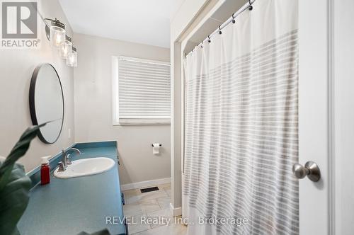 6 Stella Street, Pelham (662 - Fonthill), ON - Indoor Photo Showing Bathroom