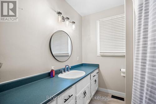 6 Stella Street, Pelham (662 - Fonthill), ON - Indoor Photo Showing Bathroom